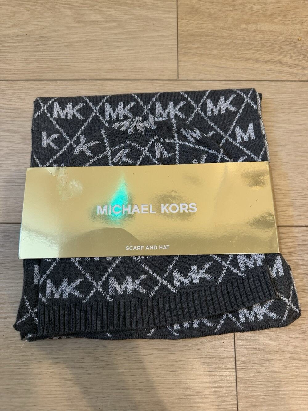 NEW Michael Kors Logo Black & Silver 2 Piece Scarf & Hat Set With Silvertone Bag